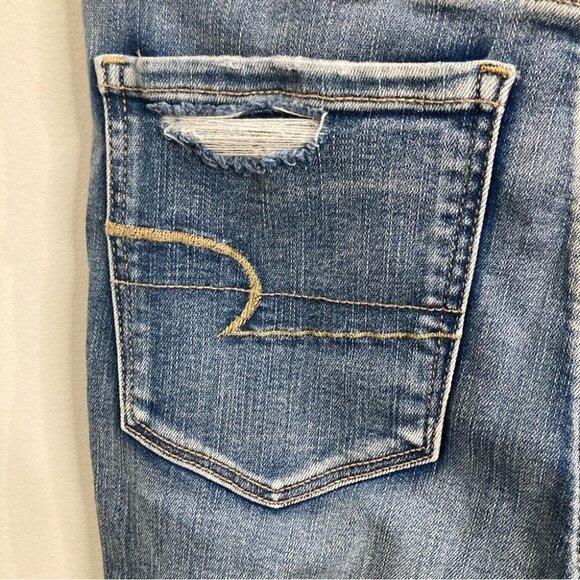 AMERICAN EAGLE Sz 6 Distressed Highest Rise Jeggings Light Wash NWT - Picture 8 of 15
